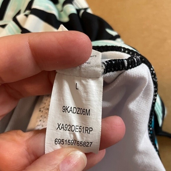 Apt. 9 Women's One Piece Leaf Print Swim Suit Size L - Picture 6 of 6